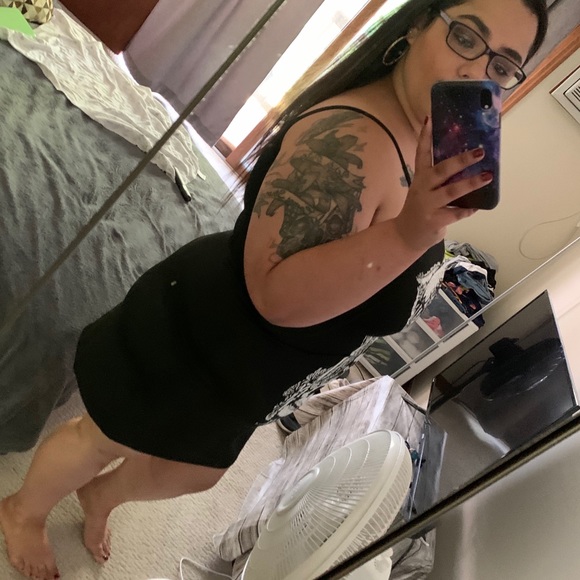 Meet your Posher, Alyssa - Picture 3 of 7